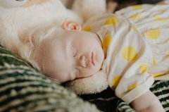 孕期牙龈肿痛应该如何解决?造成孕期牙龈肿痛的原因有哪些?